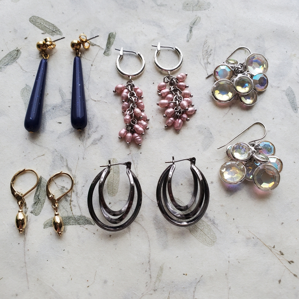 Costume Jewelry Earring Lot - Avon & Unbranded - 5 Pairs